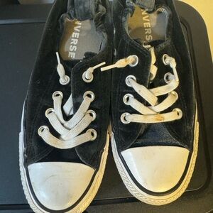 Women’s shoreline velvet converse